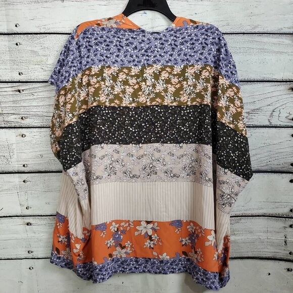 Mystree Medium/Large Floral Open Front Cover Top - Picture 3 of 9